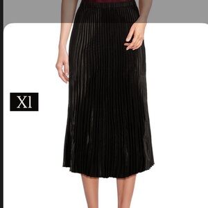 Elegant Black Pleated Skirt
